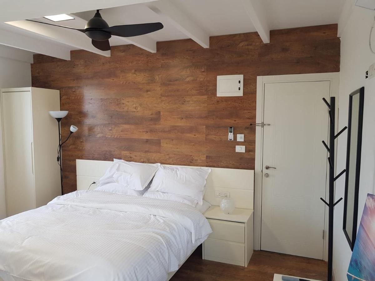 Boutique 22 Guest Rooms Haifa Buitenkant foto