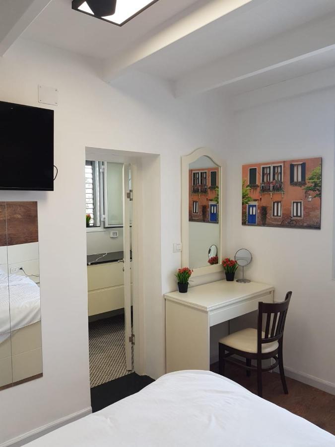 Boutique 22 Guest Rooms Haifa Buitenkant foto